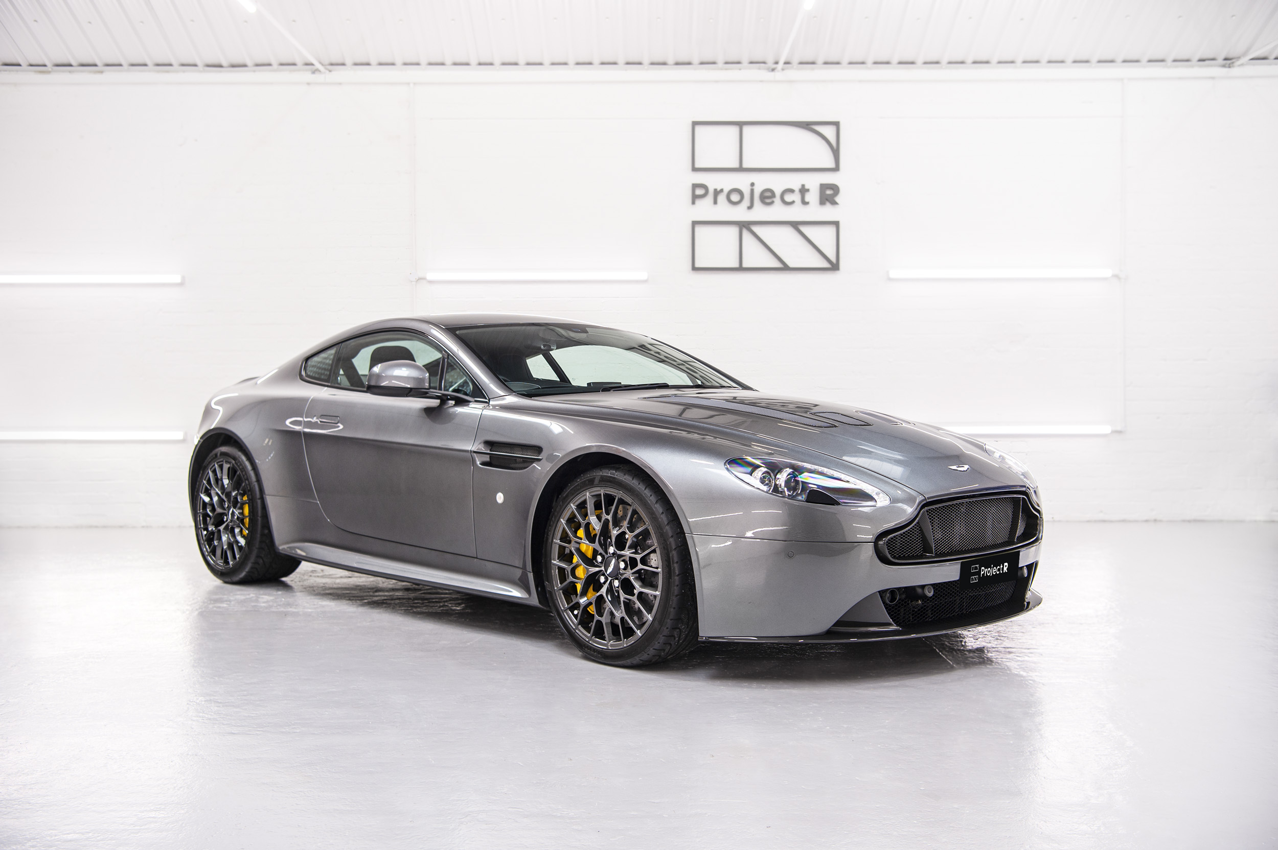 Installing A Front End PPF on an Aston Martin Vantage 